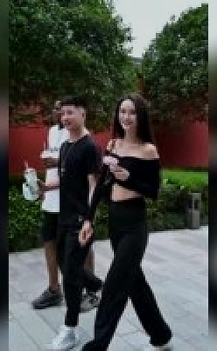 《饥饿难耐》电影美国版人物阅读配图：Luke